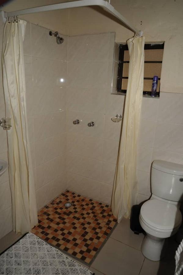 Pillacol Guest House Victoria Falls Ngoại thất bức ảnh