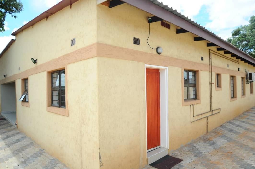 Pillacol Guest House Victoria Falls Ngoại thất bức ảnh