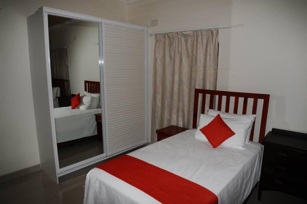 Pillacol Guest House Victoria Falls Ngoại thất bức ảnh