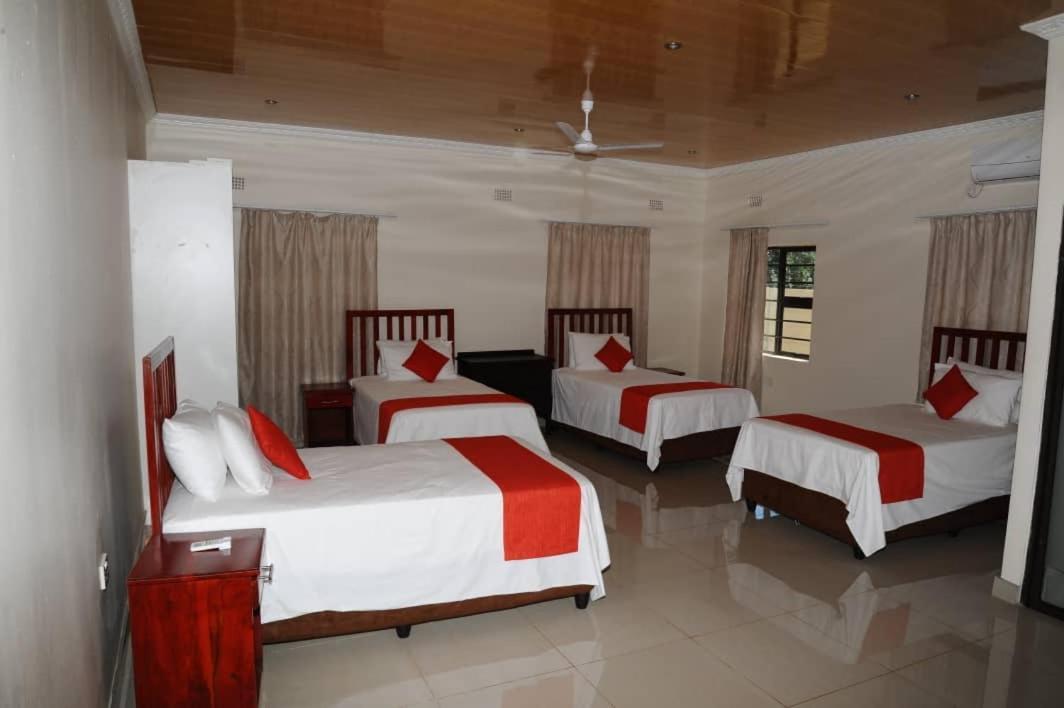 Pillacol Guest House Victoria Falls Ngoại thất bức ảnh