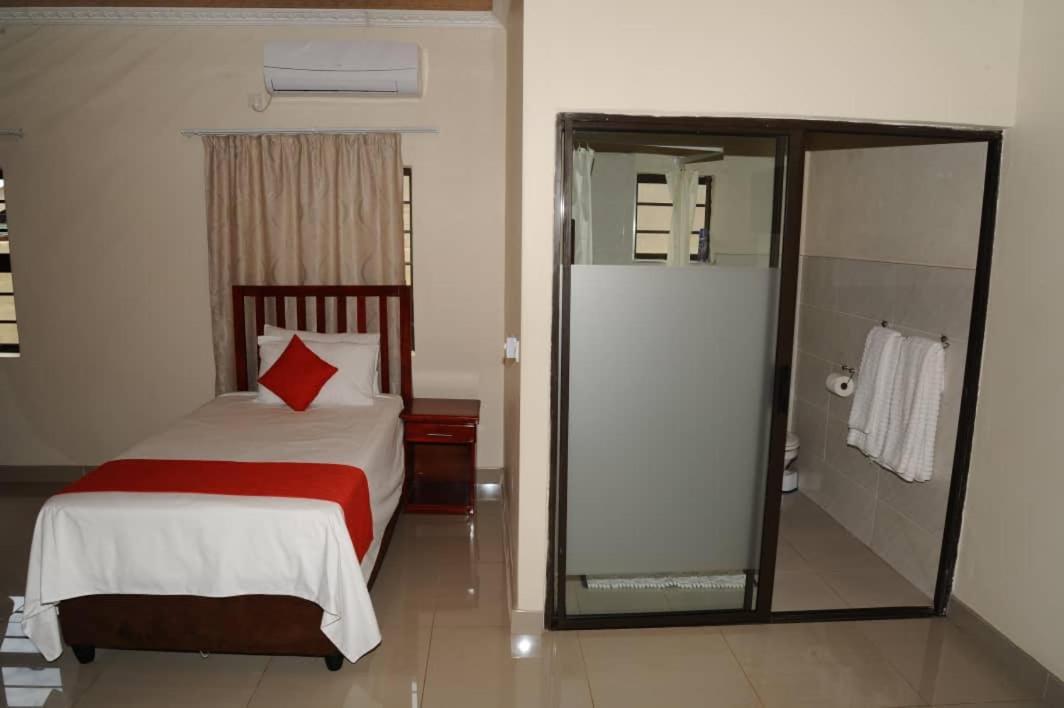 Pillacol Guest House Victoria Falls Ngoại thất bức ảnh