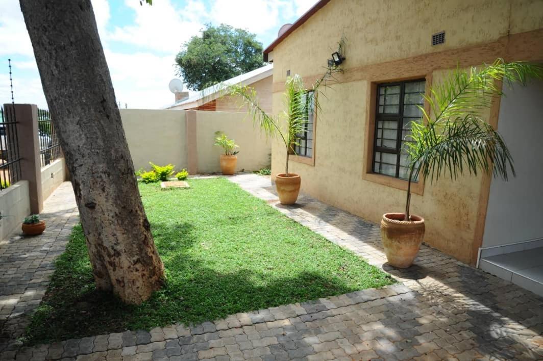 Pillacol Guest House Victoria Falls Ngoại thất bức ảnh
