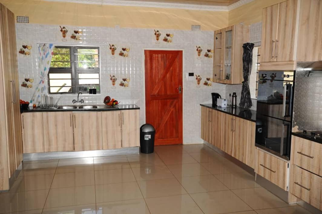 Pillacol Guest House Victoria Falls Ngoại thất bức ảnh